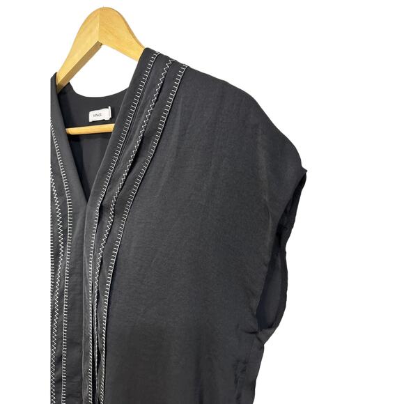Vince Cap Sleeve‎ V-Neck Embroidered Shift Dress Black Pleated Front Size 0 - Picture 3 of 7